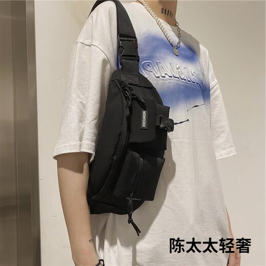 GPHF日本胸包男小包日系百搭休闲潮牌斜挎包防水单肩包学生运动腰包潮 黑色+青蛙 689