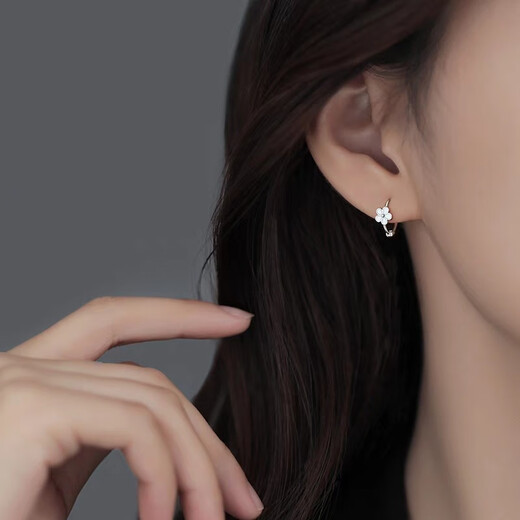 Guanpuge pt950 platinum earrings for women PT9502024 new summer style temperament flower earrings for Chinese Valentine's Day gift to friends small white flower earrings