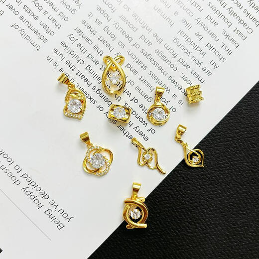 Junbu 18K gold pendant women's gold necklace single pendant single without chain Au750 gold clavicle chain single pendant 18K gold pendant (only love pendant)