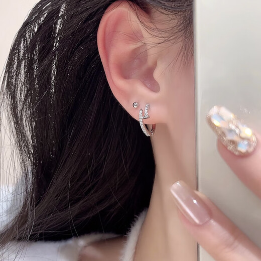 Bai Qixin women's four-piece set of earrings, earrings, diamond nail earrings, unique earrings, ear bone nails, high-end silver earrings, four-piece set of nail earrings