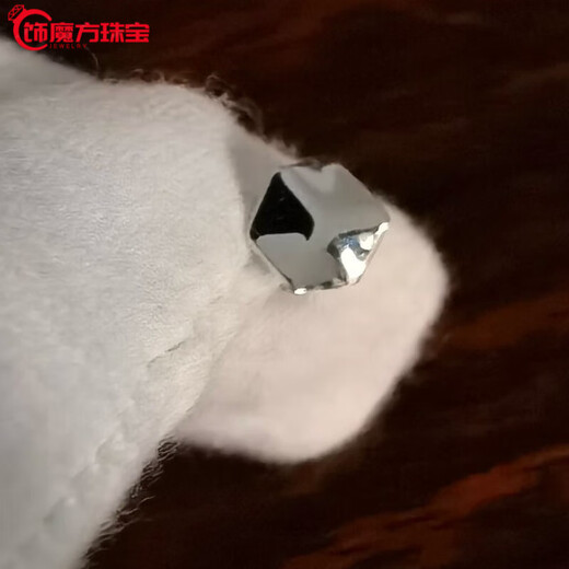 Guanpuge Fat Donglai same style men's platinum earrings pt950 geometric design similar to lotus leaf rhombus fashion single smooth surface about 0.81 grams single platinum pt950 spot fake