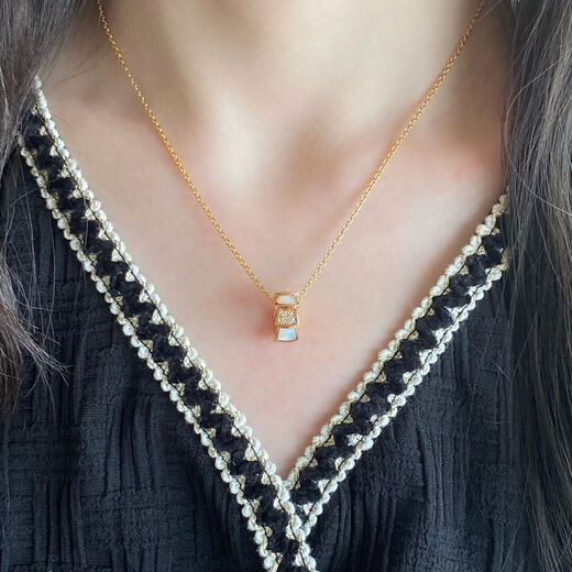 Shien Baojia sterling silver plated 18K rose gold necklace pendant clavicle chain snake bone diamond mother-of-pearl light luxury high-end sweater chain white snake bone necklace