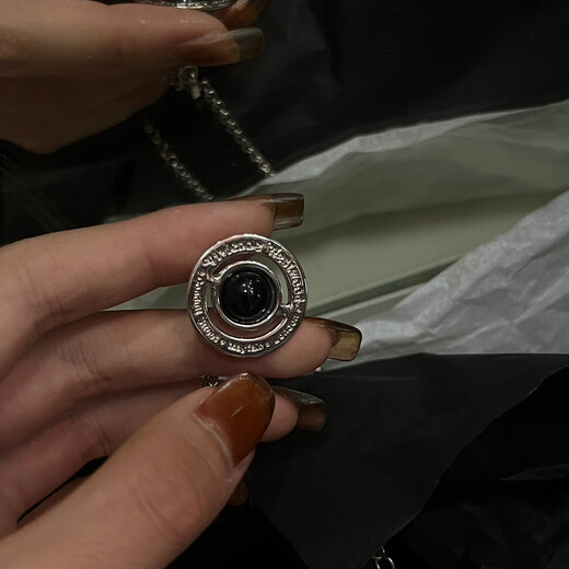 Intelligent three-dimensional Saturn West Queen Mother Glass Black Pearl Planet Clavicle Chain Necklace Women's Light Luxury Niche Design High-level Sense Black Planet Pendant Necklace (Keeps Color for Half a Year)