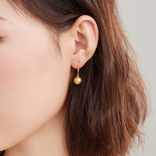 Lukfook Jewelry 18K gold glossy moon seawater pearl earrings gift earrings G04DSKE0033R total weight 2.72 grams