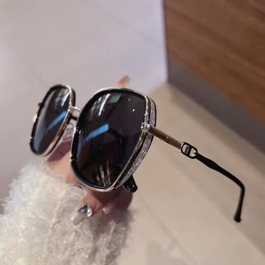 Gafas de sol versátiles de Kovochi para mujeres en protección solar 2025 Nueva cara de moda gafas de soldado gafas de sol marco de oro de alta gama Hoja gris negro [tela espejo de la caja espejo]