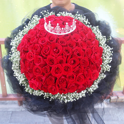 Let's come to Valentine's Day flower delivery. 99 red roses bouquet birthday gift to express your love for your girlfriend. Nationwide delivery in the same city. 99 red roses goddess style.