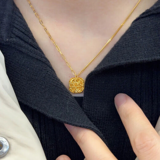 GRAYCEWODY Old Phoenix Gold 9999 Pure Gold Brushed Sugar Cube Pendant Gold Flash Necklace Solid Gold Fashion Clavicle Chain 0.01g Old Phoenix Gold Store Model Brushed Sugar Cube Necklace x 45cm