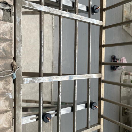 Xu Xiangchen's special air-conditioning bracket for protective net (thickened 1.6) can solve the problem of broken windows, high-altitude operations, and vibration and abnormal noise.