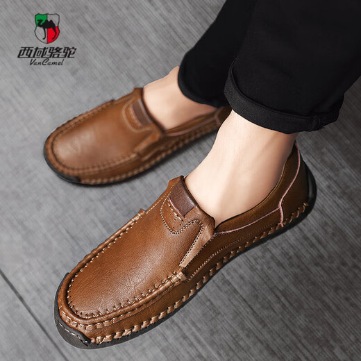 Région occidentale Camel en cuir supérieur Couche de vache Chaussures masculines Four saison Sole douce Sole confortable Couture à la main à la main