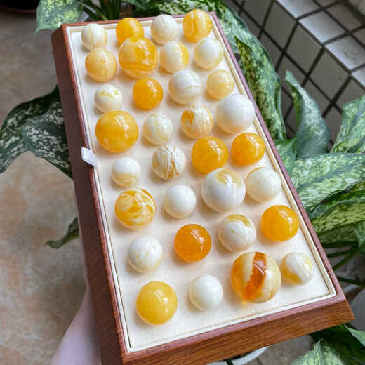 Taste Ju Xiaogui beeswax Russian material burnt leather material amber beeswax round beads single bead chicken oil red chicken oil yellow tiger skin pattern gold porcelain white round beads 1