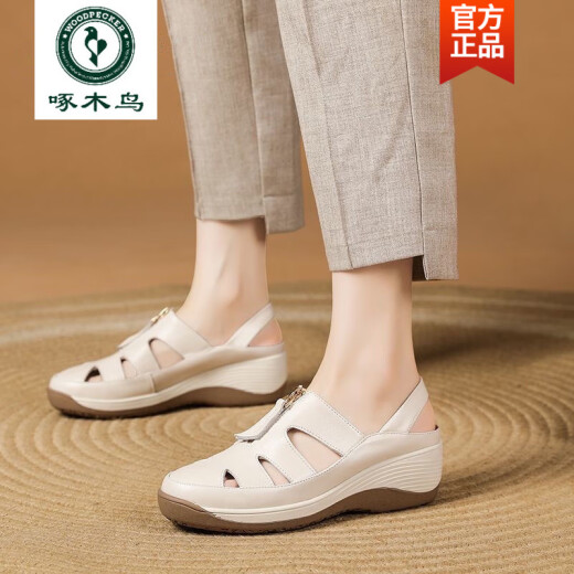 啄木鸟2025夏季新款包头凉鞋女不累脚软底妈妈皮鞋真皮坡跟女鞋透气鞋子 688丨米拼杏色 40