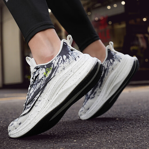Laufschuhe für Männer Leichter Teenager Carbon Plattenschock absorbieren rotes Kaninchen 7pro Fitness Student Atmungsfreie Mesh Sports Schuhe für Männer Tinte und Waschen 825 41