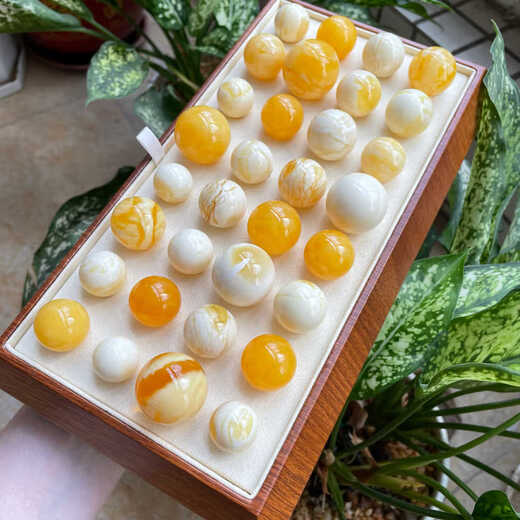 Taste Ju Xiaogui beeswax Russian material burnt leather material amber beeswax round beads single bead chicken oil red chicken oil yellow tiger skin pattern gold porcelain white round beads 1