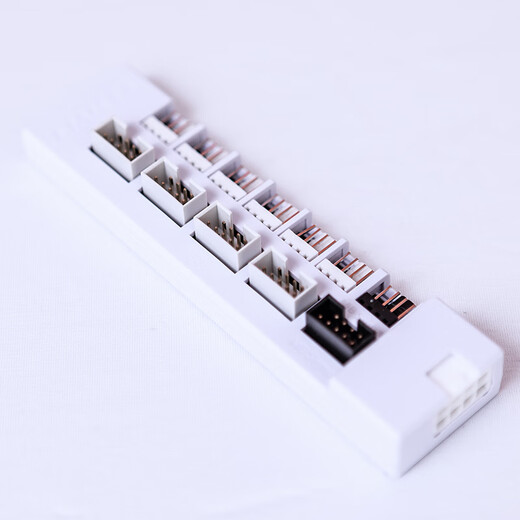 LIANLI Blade World Lianli Hub Magnetic 4pin chassis power supply detachable plug-in module 6 fan interfaces PCIE power supply without wires 4 USB interfaces HUB Lianli Hub White