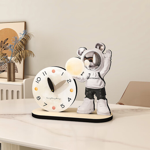 Fat Donglai's same art clock ornaments, fashionable light luxury clock and desk clock, modern simple desk clock, living room table type, astronaut desk clock size 23*21CM clock face