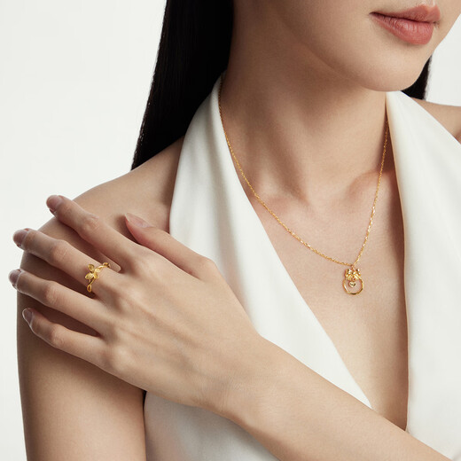 Chow Tai Fook butterfly solid gold ring (labor cost 360) about 2.9g EOF1449