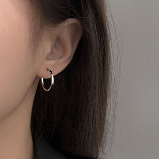 Guanpu Pavilion Fat Donglai's same style pt950 platinum plain hoop earrings PT950 women's niche design platinum hoop earrings simple platinum hoop earrings (diameter 2 cm)