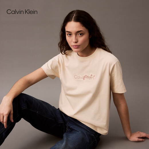 Calvin KleinJeans25春夏新款女士休闲ck花朵字母贴布绣纯棉短袖T恤47B834G