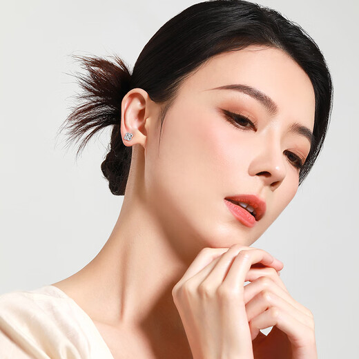 Mengjinyuan platinum earrings, four-leaf clover love genuine PT950 platinum earrings, birthday gift for girlfriend, about 3.05g