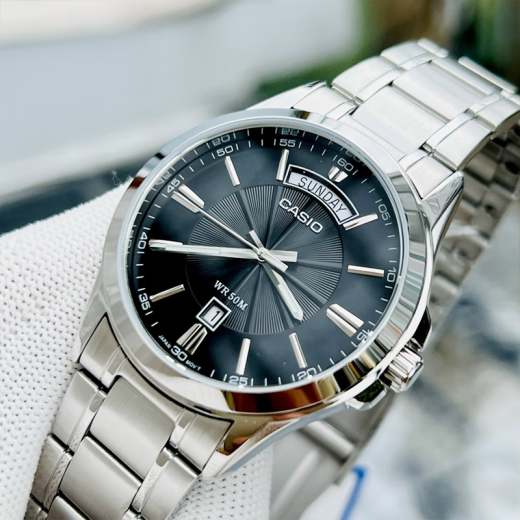 Casio (Casio) Mira clásica de tres dal deportes impermeables Business Business Casual Men's Watch MTP-1381D-1A