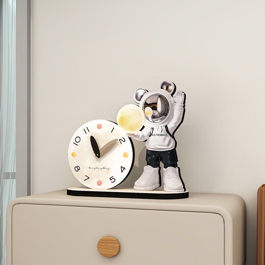 Fat Donglai's same art clock ornaments, fashionable light luxury clock and desk clock, modern simple desk clock, living room table type, astronaut desk clock size 23*21CM clock face