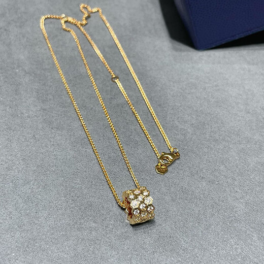 Yage Honeycomb Necklace for Women Full of Diamonds Classic Cross Hexagonal Honeycomb 18k Rose Gold Light Luxurious and High-Class Diamond Pendant High-end Full Diamond Honeycomb Rose Gold Necklace Prepare for Ordering