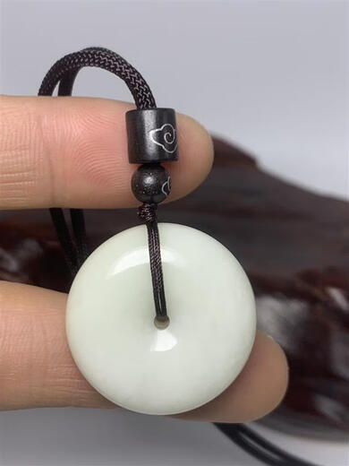 Guanpu Pavilion natural Shaanxi Lantian jade safety buckle pendant Xi'an scenic area sub-model couple model white and delicate