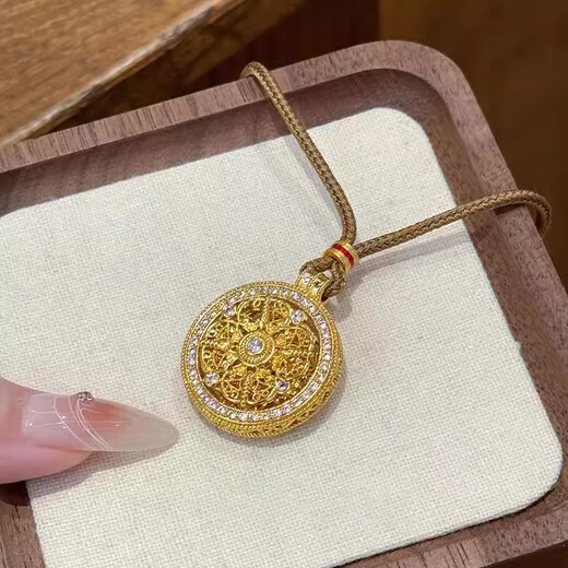 Xinshe Wei Xue's same style diamond-set gold eight-treasure compass necklace for women round pendant imitation sand gold 520 as a gift for your girlfriend Diamond-set eight-treasure compass necklace with exquisite gift box