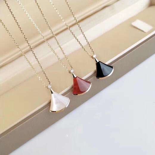 Shilian 18K rose gold mini skirt necklace counter with the same style AU750 fan-shaped pendant clavicle chain as a gift for girlfriend and wife Large single fan full of diamonds