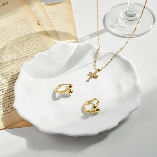Light and shadow stars white gypsum ornaments ins style decoration scene construction and layout small objects photography props jewelry necklace ring earrings still life product photography creativity big cube aromatherapy candle