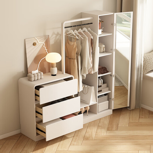 Baifengda Creme -Stil Schlafzimmer Brustschrank Kleidung Rack integrierter Dressing Spiegel Kombination moderne einfache Bettende Wand Aufbewahrungsschrank Creme Stil drei Brust Kleidung Rack integriert links 140 cm Installation an der Tür