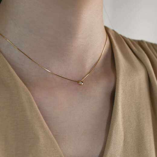 Shiniao minimalist high-end 18K gold au750 real diamond snake bone chain necklace female color gold clavicle pendant 7 points diamond 37+3cm ready stock