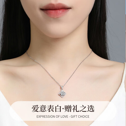 Lao Fengxiang four-leaf clover platinum necklace for women platinum diamond pendant wedding anniversary gift for girlfriend and wife's birthday 24 points real diamond platinum pendant + S999 chain