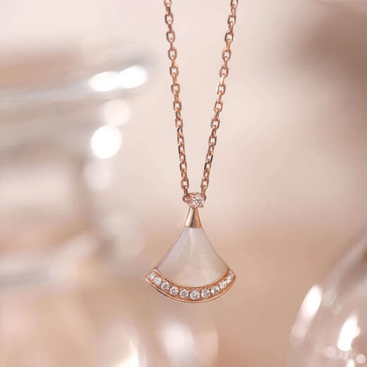 Shilian 18K rose gold mini skirt necklace counter with the same style AU750 fan-shaped pendant clavicle chain as a gift for girlfriend and wife Large single fan full of diamonds