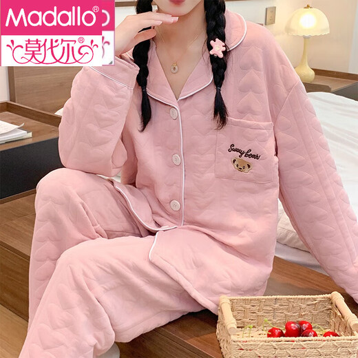 Pajamas de vente directe modale pour femmes en automne et hiver neuf coton à air mezzanine vêtements de maison épaissis pour l'hiver cardigan costume 12806 ours poche m