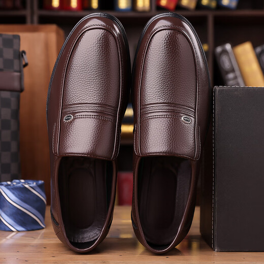 Woodpecker leather shoes men's spring and autumn new slip-on men's business casual shoes soft sole round toe middle-aged and elderly dad shoes Baita black 40