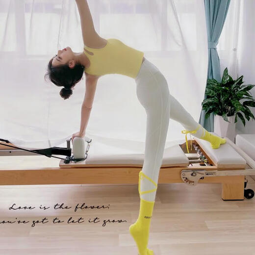 Shuangxiu Yoga Wear Women's 2025 New Dopamine Set Pilates Beautiful and Western-style High-level Professional Fitness Vest Tsingtao Pear Top + White Pants Set L (110-120)