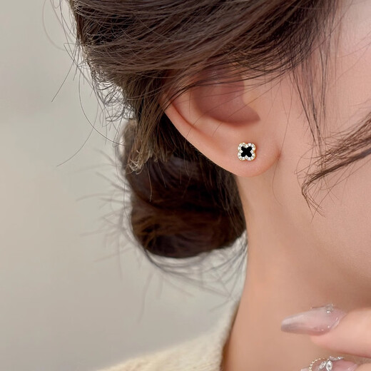 Mansheng S999 sterling silver needle black four-leaf clover earrings for women, high-end earrings, small and pierced ears, exquisite and non-allergenic earrings, S999 sterling silver needle, black four-leaf clover earrings, single