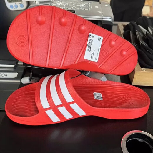 Adidas Slipper Herrenschuhe und Frauenschuhe. Neuer Sommer zu Hause vielseitige leichte und modische Freizeitschuhe Schwimmen Strandschuhe und Sportschuhe. G15886/Rot und Weiß 43 (265 mm)