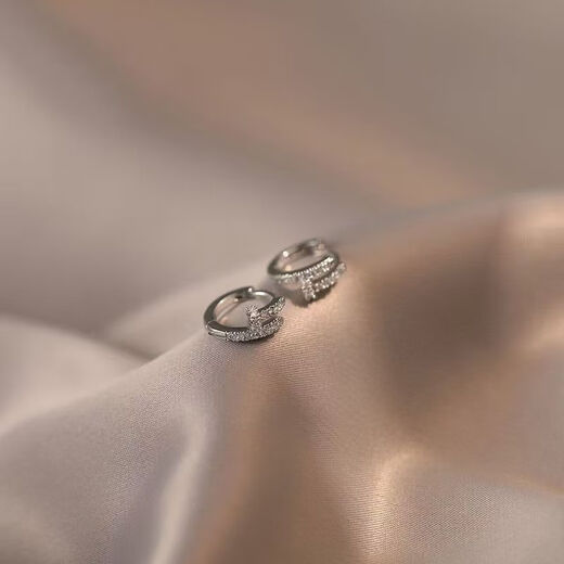 Bai Qixin women's four-piece set of earrings, earrings, diamond nail earrings, unique earrings, ear bone nails, high-end silver earrings, four-piece set of nail earrings