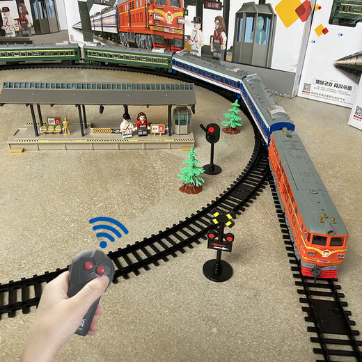 Aole télécommande train électrique jouet modèle piste ensemble cuir vert Dongfeng 4B moteur à combustion interne ouverture de porte avec lumière cadeau d'anniversaire télécommande orange + 2 bleus + 2 chariot vert + plate-forme + piste ensemble de batterie rechargeable