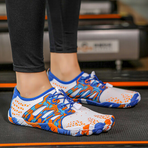 McCann indoor fitness shoes women's shock-absorbing silent rope skipping shoes men's squat and deadlift training shoes soft-soled yoga shoes running shoes black rose red 36