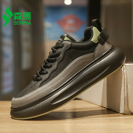 Chaussures pour hommes semi les semi-chaures de la saison d'été 2025 Nouvelle tendance polyvalente Forrest Gump Mesh Chaussures de sport populaires Chaussures blanches populaires hommes noirs et verts 1699 42
