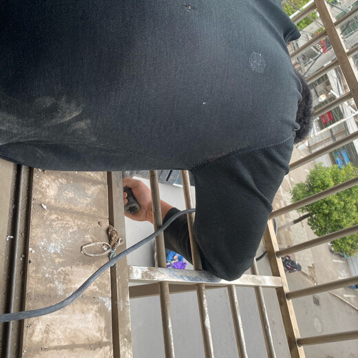 Xu Xiangchen's special air-conditioning bracket for protective net (thickened 1.6) can solve the problem of broken windows, high-altitude operations, and vibration and abnormal noise.