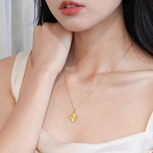 Chuxiao clover gold pendant, fashionable and simple transfer necklace, exquisite gold-covered silver pendant necklace as a gift for best friends, four-leaf clover pendant, gold-covered silver (gold is about 0.2