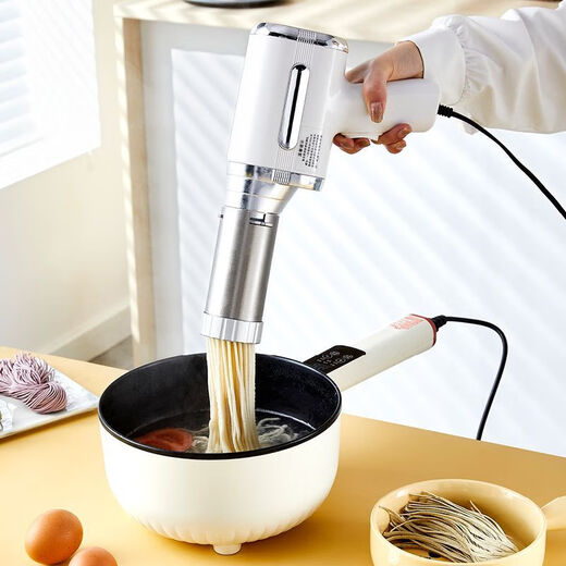 Das neue Nudelmaschinen-Plug-In wird als vollautomatische Handheld-Nudelpresse, eine kleine elektrische Nudelkneetenmaschine, ein 80-W-Power-Plug-In-Modell [zehnjährige Garantie] verwendet.
