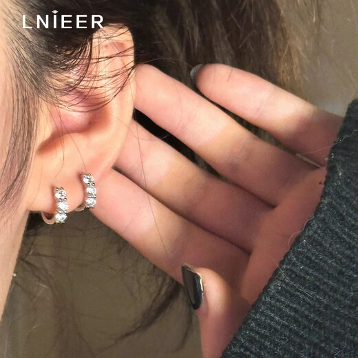 Lnieer medical titanium steel colored earrings for women, super flash, exquisite, captive ear pierced earrings, niche hoop earrings, studs, buckles, earrings, a pair of white earrings, medical titanium steel