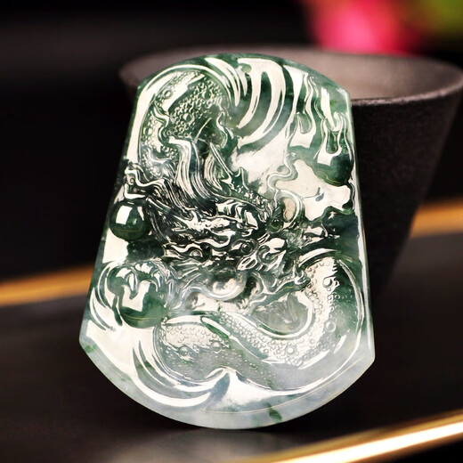 慕银天然A货翡翠吊坠 厚桩阳绿山水牌雕刻件男女款饰品 F6L6173