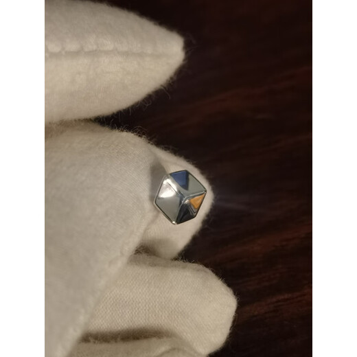 Guanpuge Fat Donglai same style men's platinum earrings pt950 geometric design similar to lotus leaf rhombus fashion single smooth surface about 0.81 grams single platinum pt950 spot fake