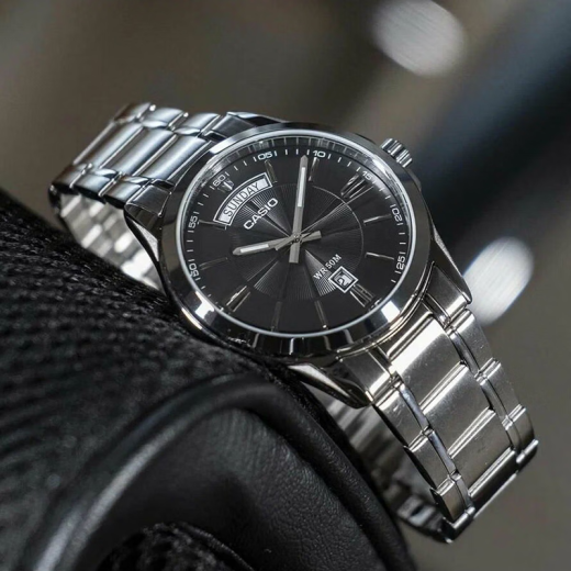 Casio (Casio) Mira clásica de tres dal deportes impermeables Business Business Casual Men's Watch MTP-1381D-1A